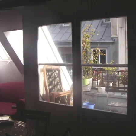 Dans Le Marais Avec Terrasse * Paryż