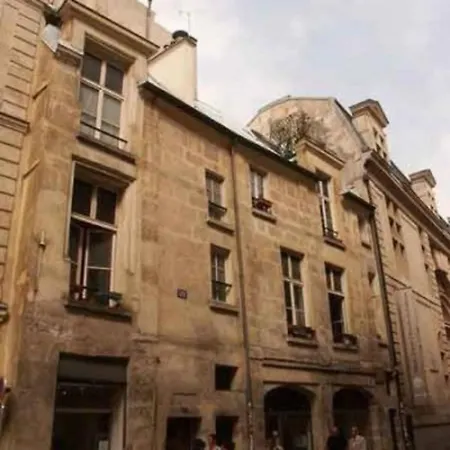 Dans Le Marais Avec Terrasse