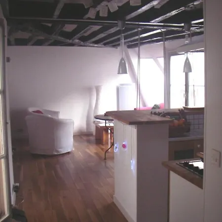 Apartament Dans Le Marais Avec Terrasse Paryż