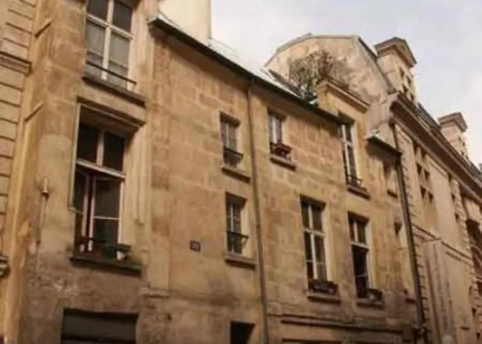 Dans Le Marais Avec Terrasse